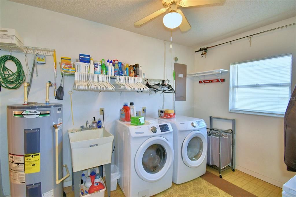 For Sale: $222,000 (2 beds, 2 baths, 1196 Square Feet)