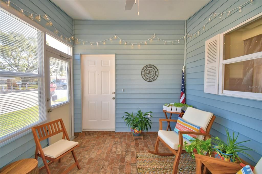 For Sale: $222,000 (2 beds, 2 baths, 1196 Square Feet)