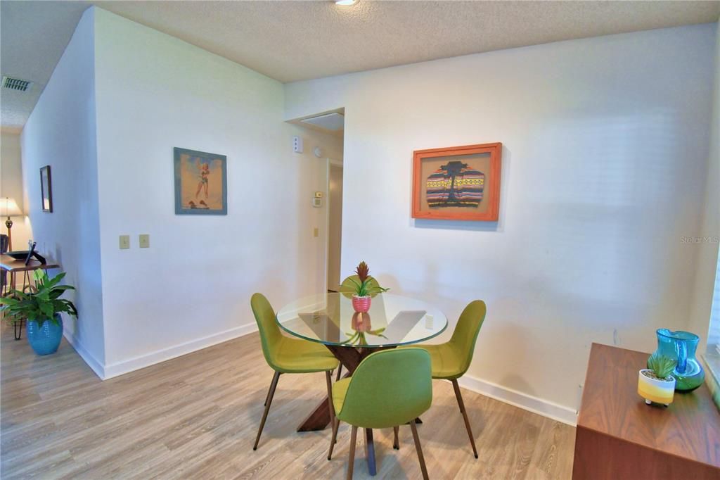 For Sale: $222,000 (2 beds, 2 baths, 1196 Square Feet)