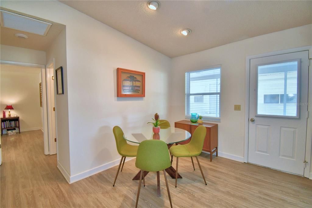 For Sale: $222,000 (2 beds, 2 baths, 1196 Square Feet)