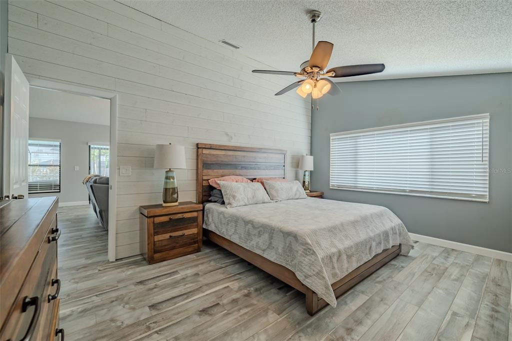 For Sale: $500,000 (4 beds, 2 baths, 2162 Square Feet)