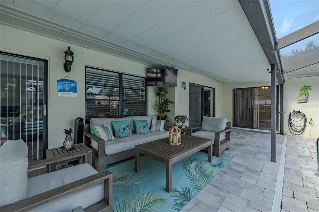 For Sale: $500,000 (4 beds, 2 baths, 2162 Square Feet)