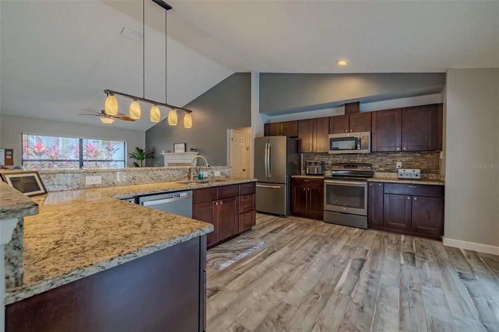 For Sale: $500,000 (4 beds, 2 baths, 2162 Square Feet)