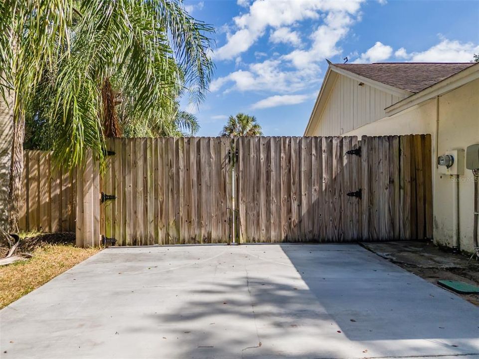 For Sale: $500,000 (4 beds, 2 baths, 2162 Square Feet)