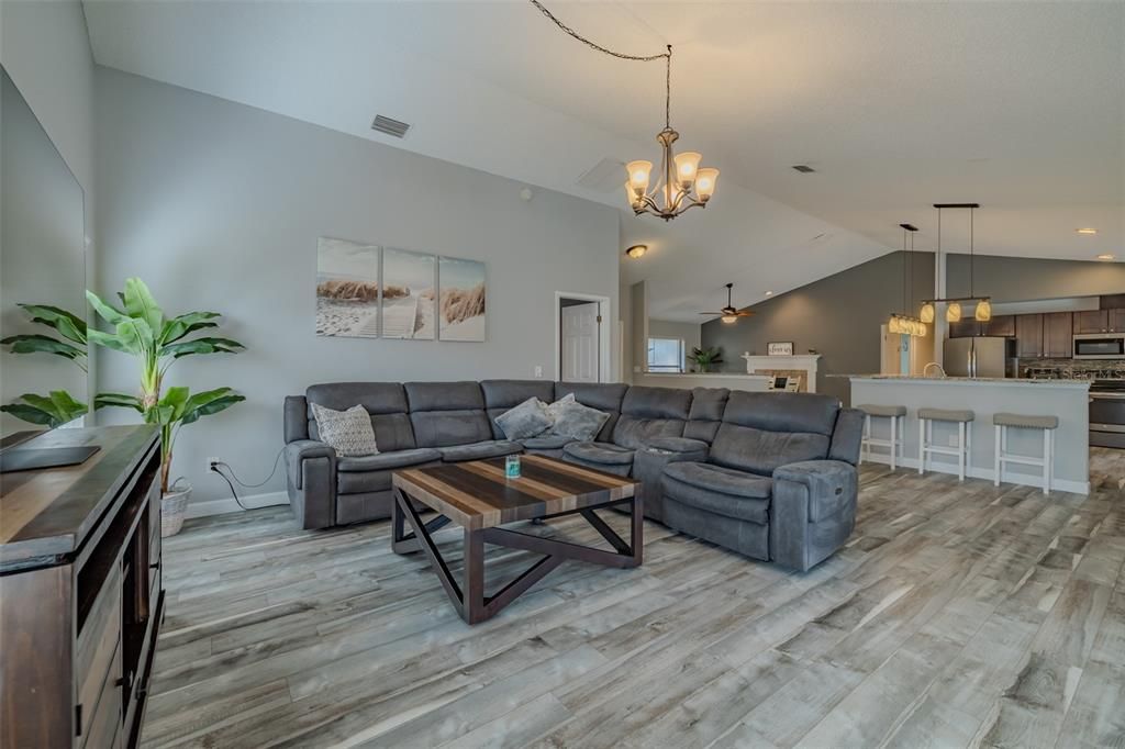 For Sale: $500,000 (4 beds, 2 baths, 2162 Square Feet)