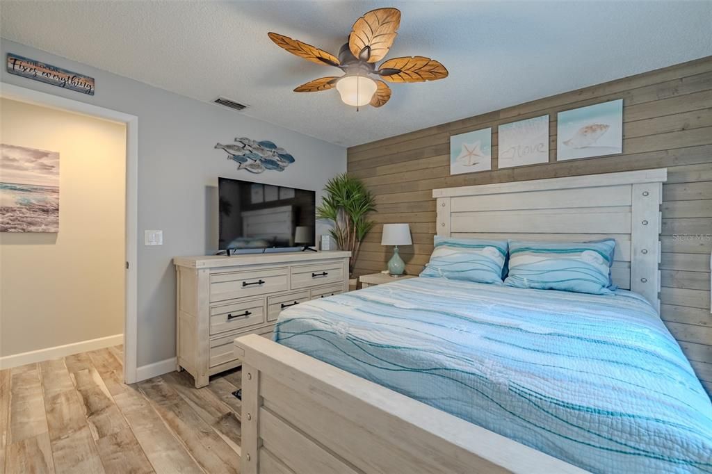 For Sale: $500,000 (4 beds, 2 baths, 2162 Square Feet)