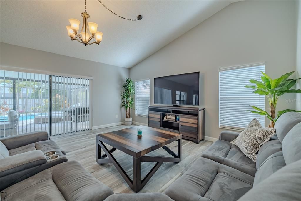 For Sale: $500,000 (4 beds, 2 baths, 2162 Square Feet)