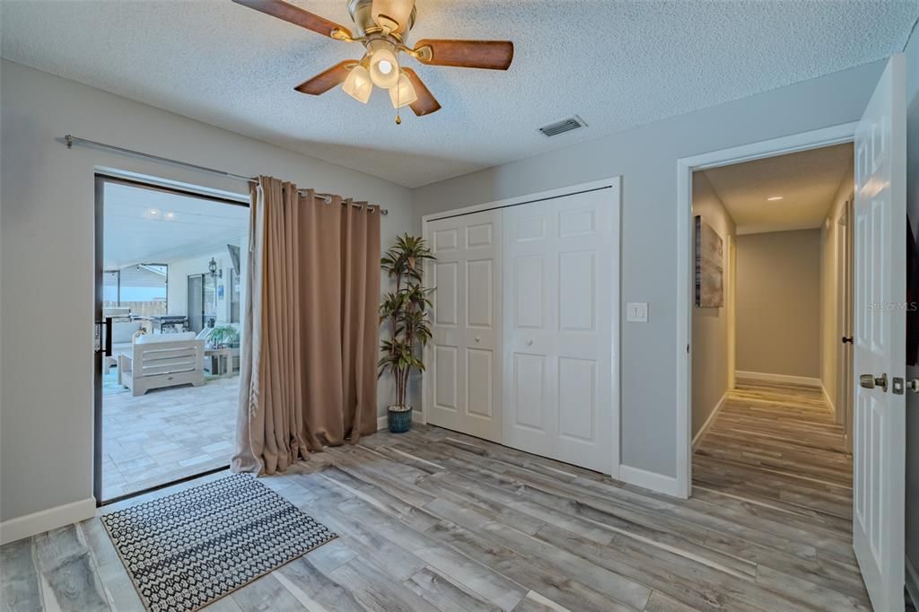 For Sale: $500,000 (4 beds, 2 baths, 2162 Square Feet)