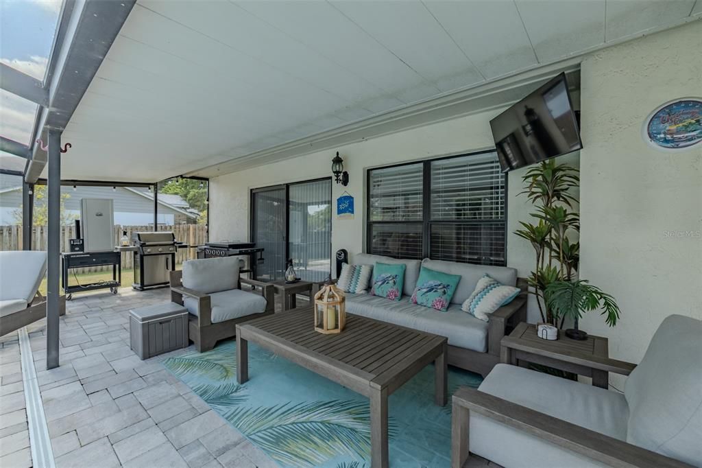 For Sale: $500,000 (4 beds, 2 baths, 2162 Square Feet)