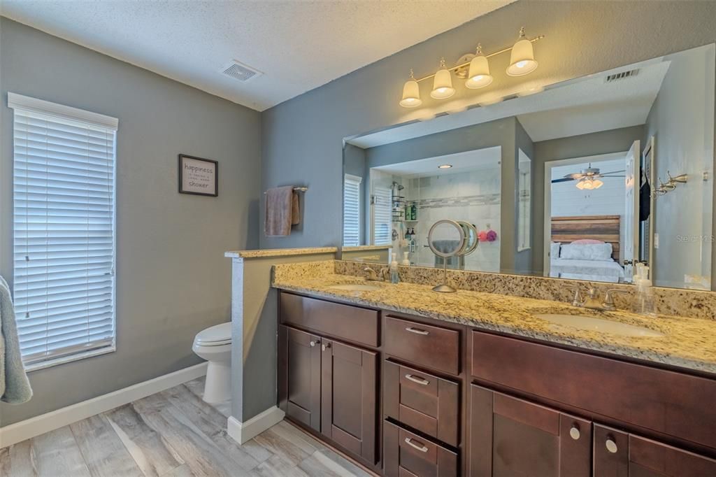 For Sale: $500,000 (4 beds, 2 baths, 2162 Square Feet)