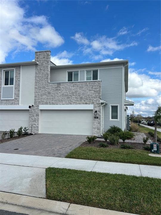 For Rent: $2,600 (3 beds, 2 baths, 1914 Square Feet)