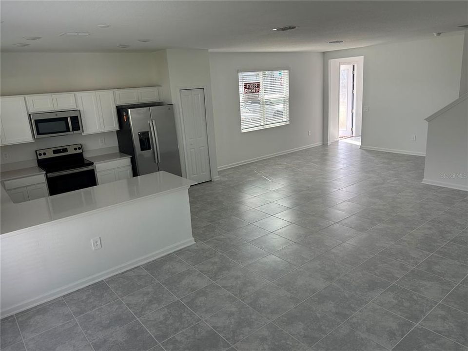 For Rent: $2,600 (3 beds, 2 baths, 1914 Square Feet)