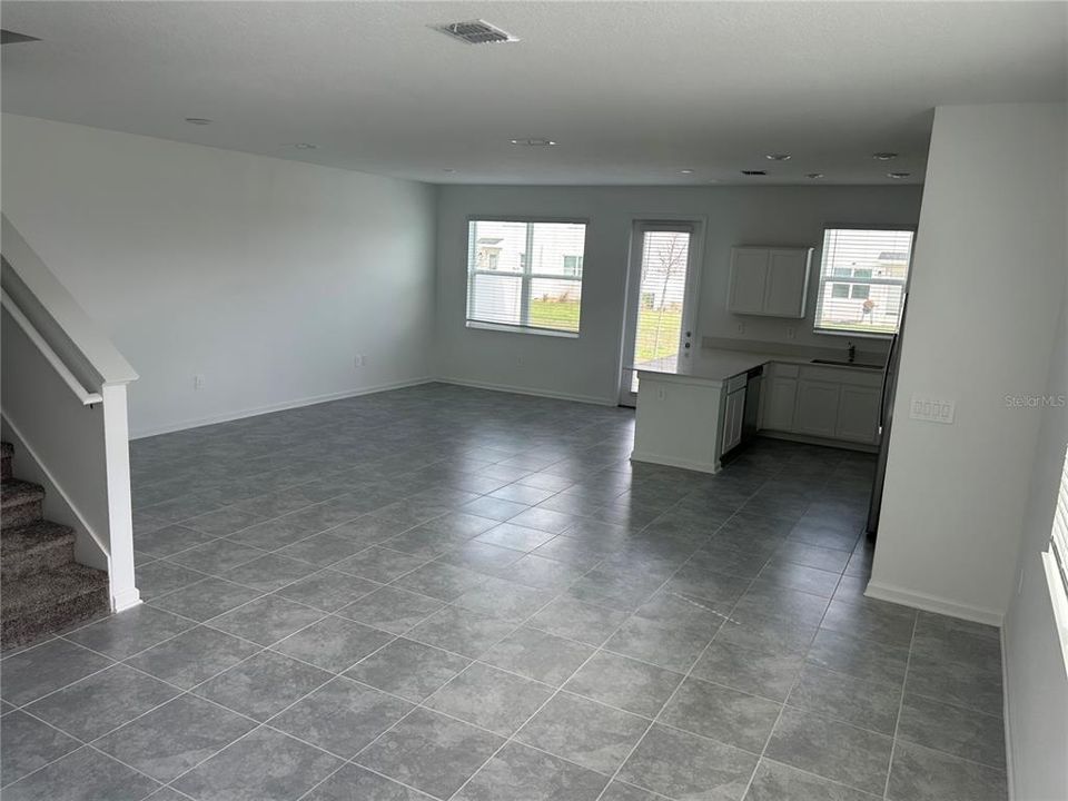 For Rent: $2,600 (3 beds, 2 baths, 1914 Square Feet)