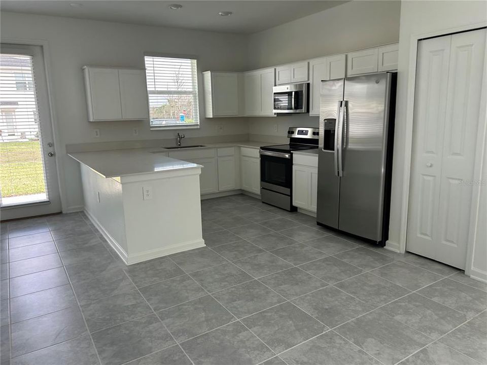 For Rent: $2,600 (3 beds, 2 baths, 1914 Square Feet)