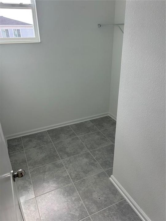 For Rent: $2,600 (3 beds, 2 baths, 1914 Square Feet)