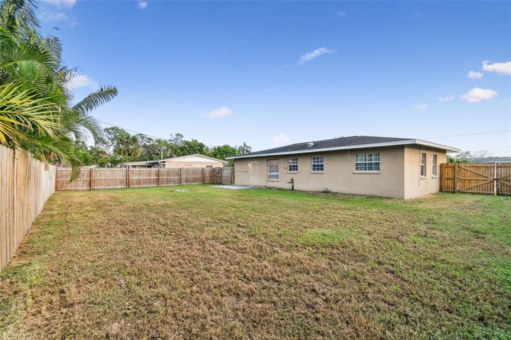 For Sale: $325,000 (2 beds, 1 baths, 789 Square Feet)