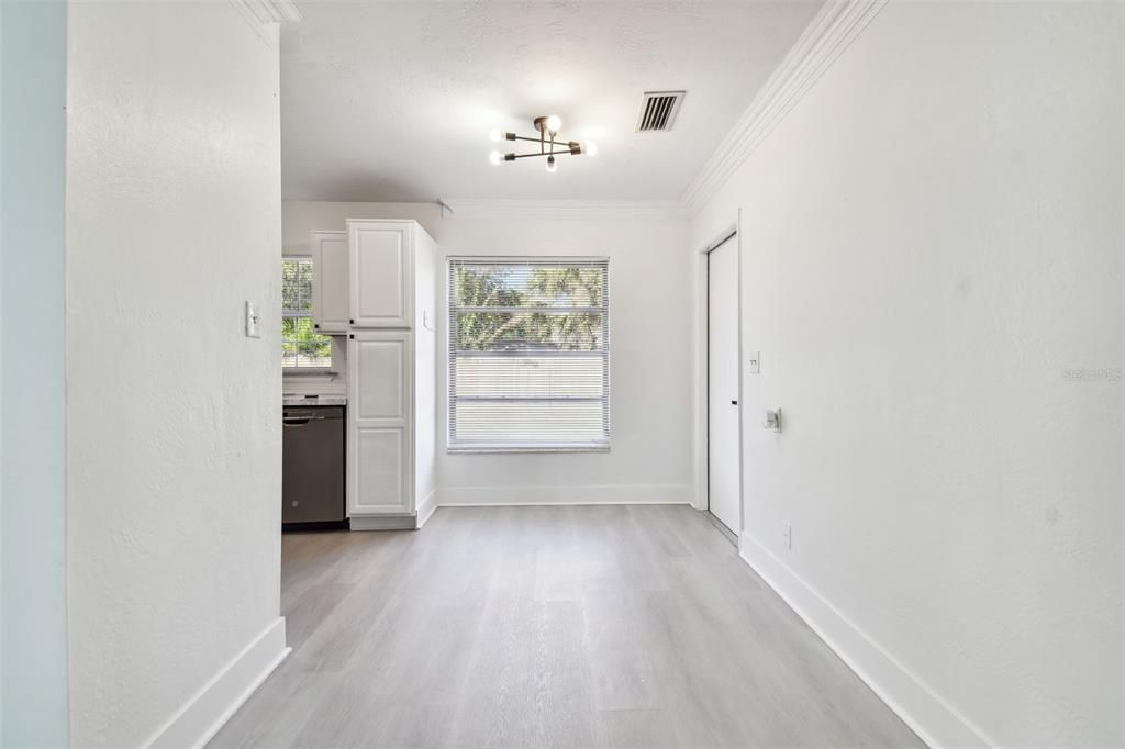 For Sale: $325,000 (2 beds, 1 baths, 789 Square Feet)