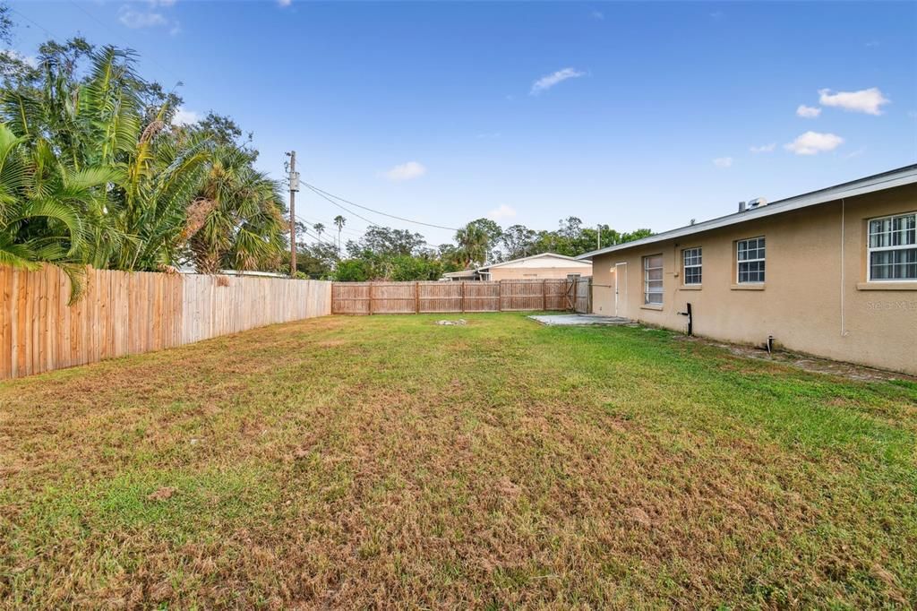 For Sale: $325,000 (2 beds, 1 baths, 789 Square Feet)