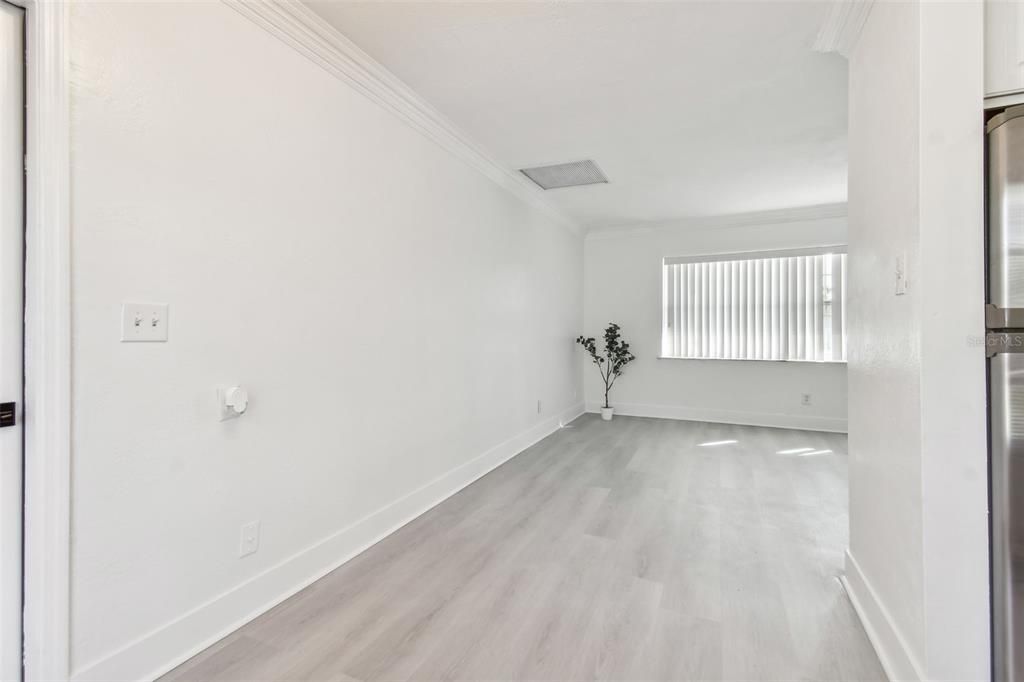 For Sale: $325,000 (2 beds, 1 baths, 789 Square Feet)