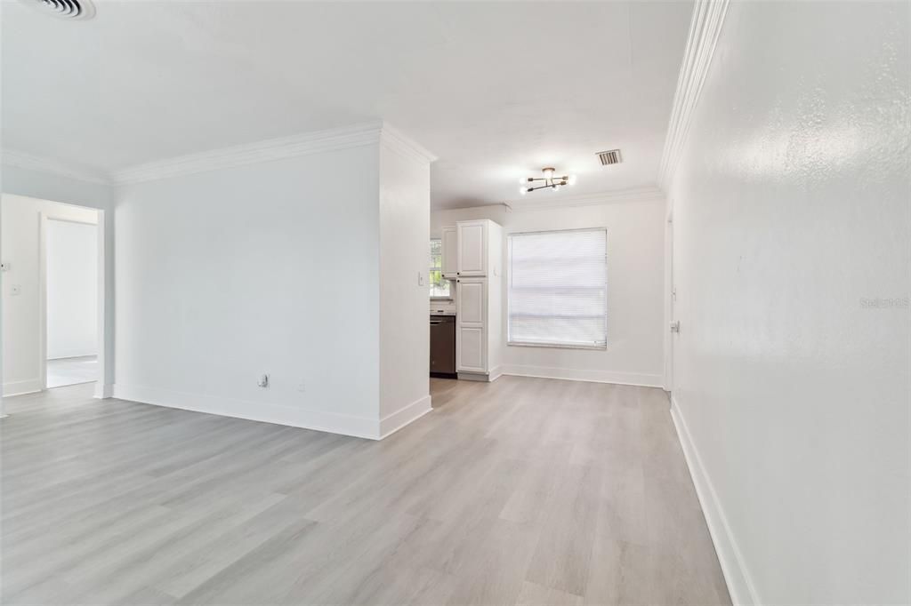 For Sale: $325,000 (2 beds, 1 baths, 789 Square Feet)