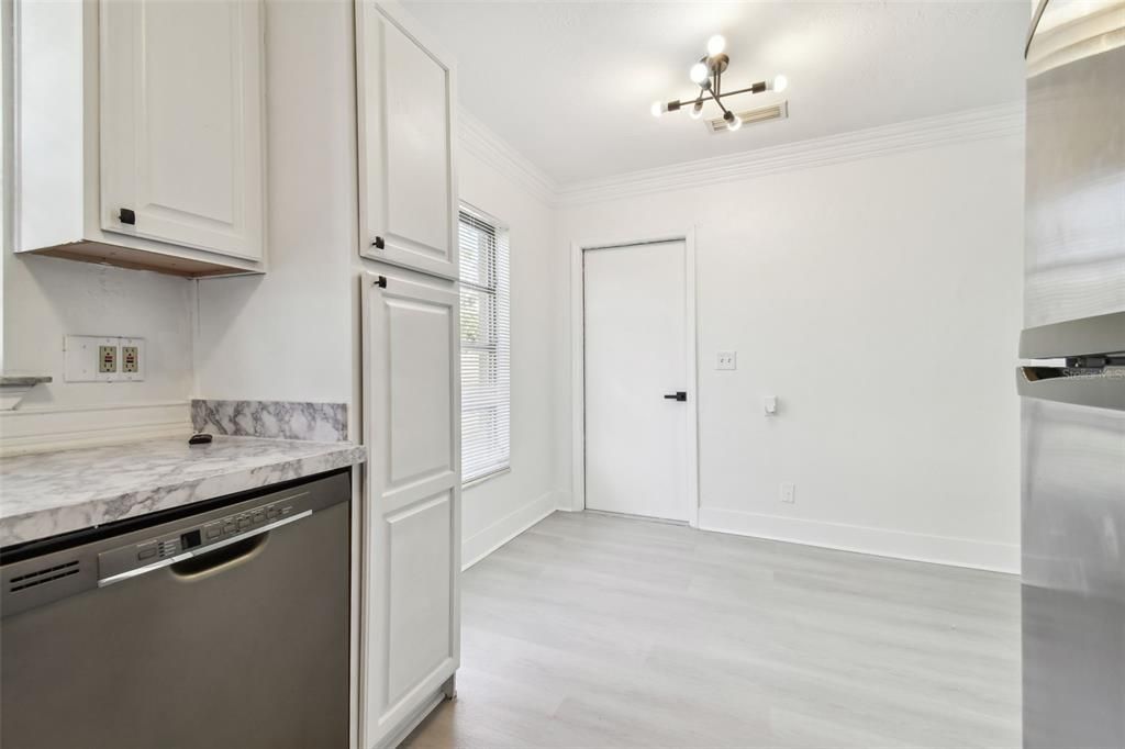 For Sale: $325,000 (2 beds, 1 baths, 789 Square Feet)