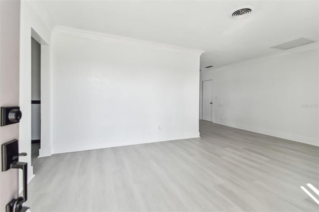 For Sale: $325,000 (2 beds, 1 baths, 789 Square Feet)