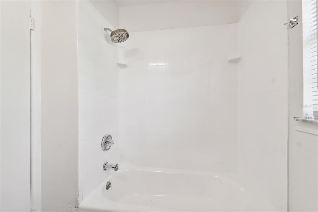 For Sale: $325,000 (2 beds, 1 baths, 789 Square Feet)