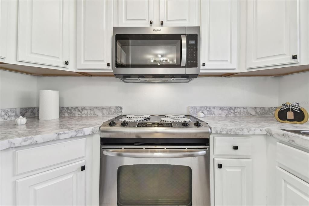 For Sale: $325,000 (2 beds, 1 baths, 789 Square Feet)