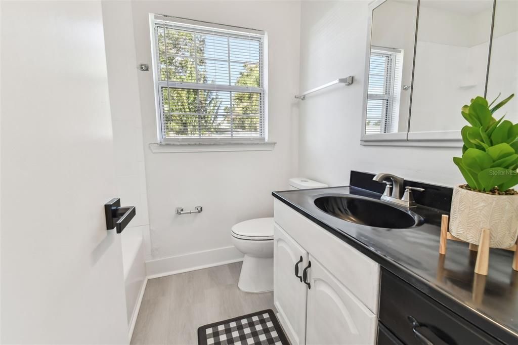 For Sale: $325,000 (2 beds, 1 baths, 789 Square Feet)