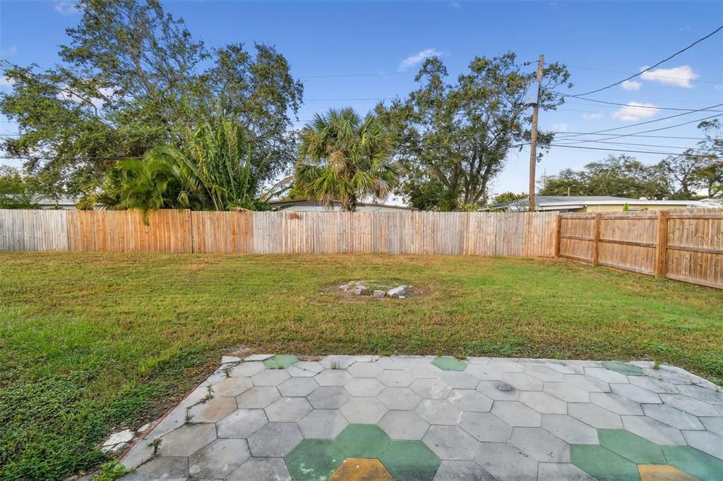 For Sale: $325,000 (2 beds, 1 baths, 789 Square Feet)