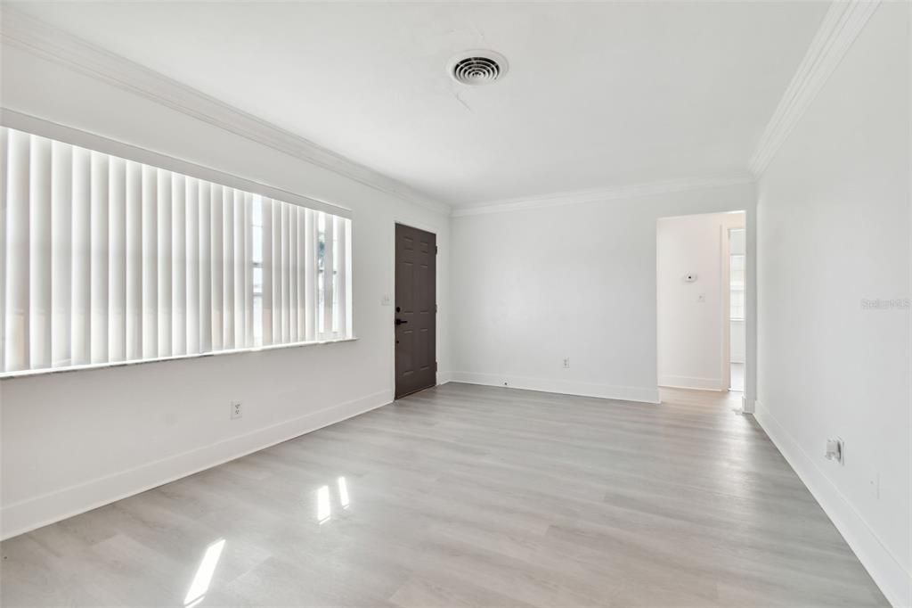 For Sale: $325,000 (2 beds, 1 baths, 789 Square Feet)