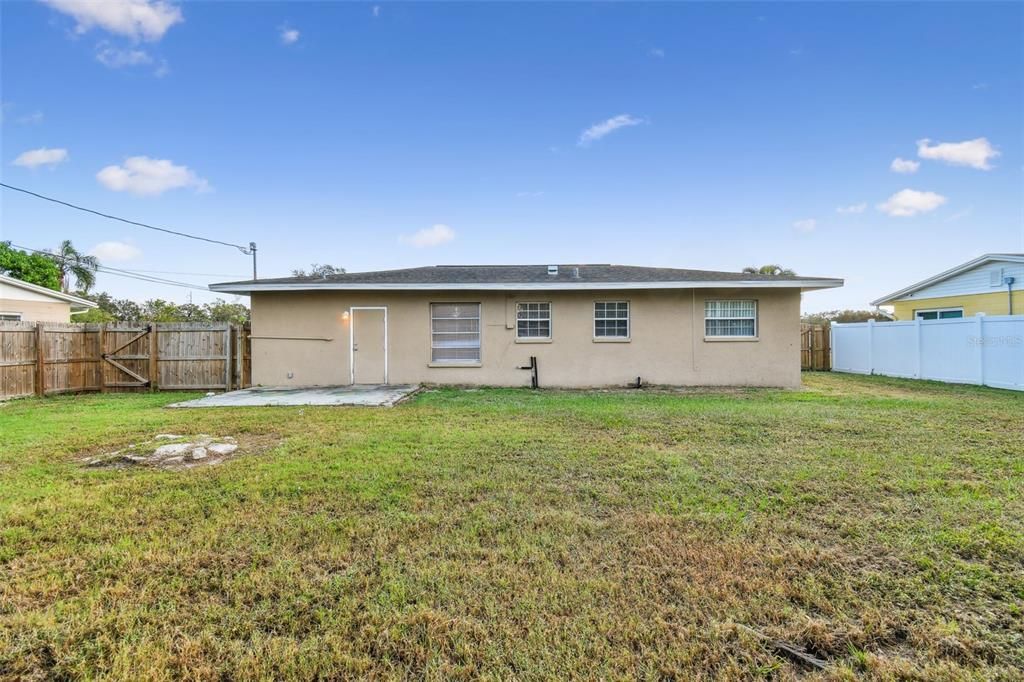 For Sale: $325,000 (2 beds, 1 baths, 789 Square Feet)