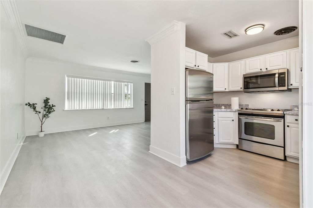 For Sale: $325,000 (2 beds, 1 baths, 789 Square Feet)