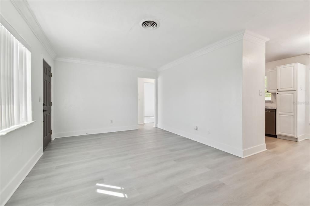 For Sale: $325,000 (2 beds, 1 baths, 789 Square Feet)