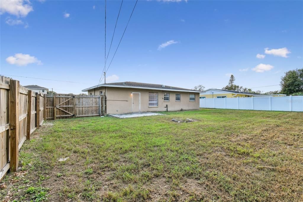 For Sale: $325,000 (2 beds, 1 baths, 789 Square Feet)