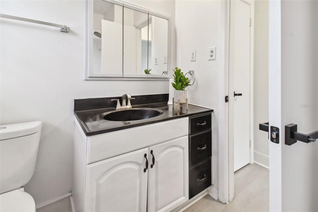 For Sale: $325,000 (2 beds, 1 baths, 789 Square Feet)