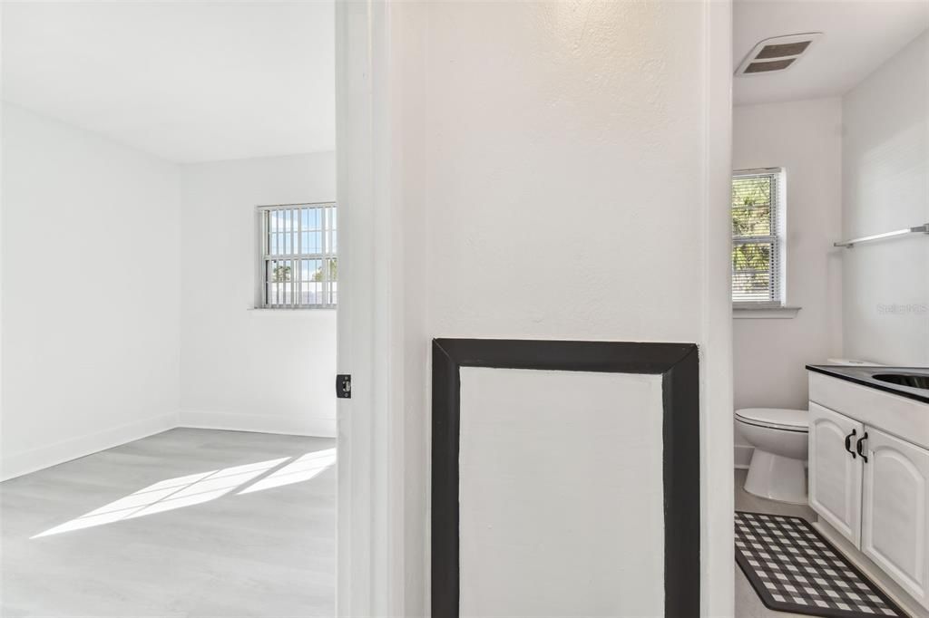 For Sale: $325,000 (2 beds, 1 baths, 789 Square Feet)