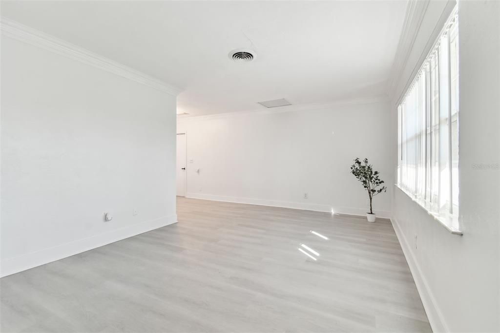 For Sale: $325,000 (2 beds, 1 baths, 789 Square Feet)