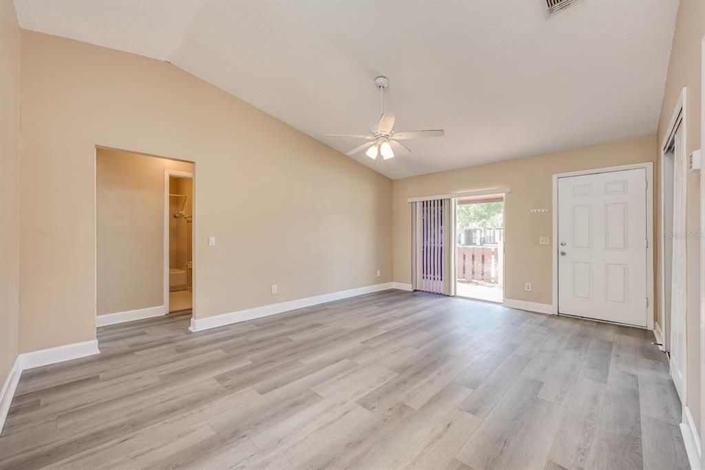 Active With Contract: $250,000 (3 beds, 2 baths, 1050 Square Feet)