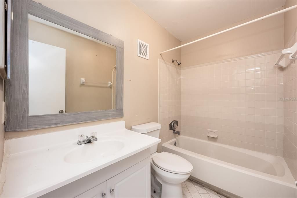 Active With Contract: $250,000 (3 beds, 2 baths, 1050 Square Feet)