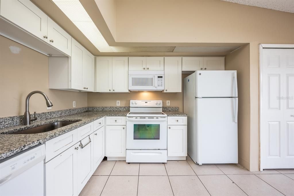 Active With Contract: $250,000 (3 beds, 2 baths, 1050 Square Feet)