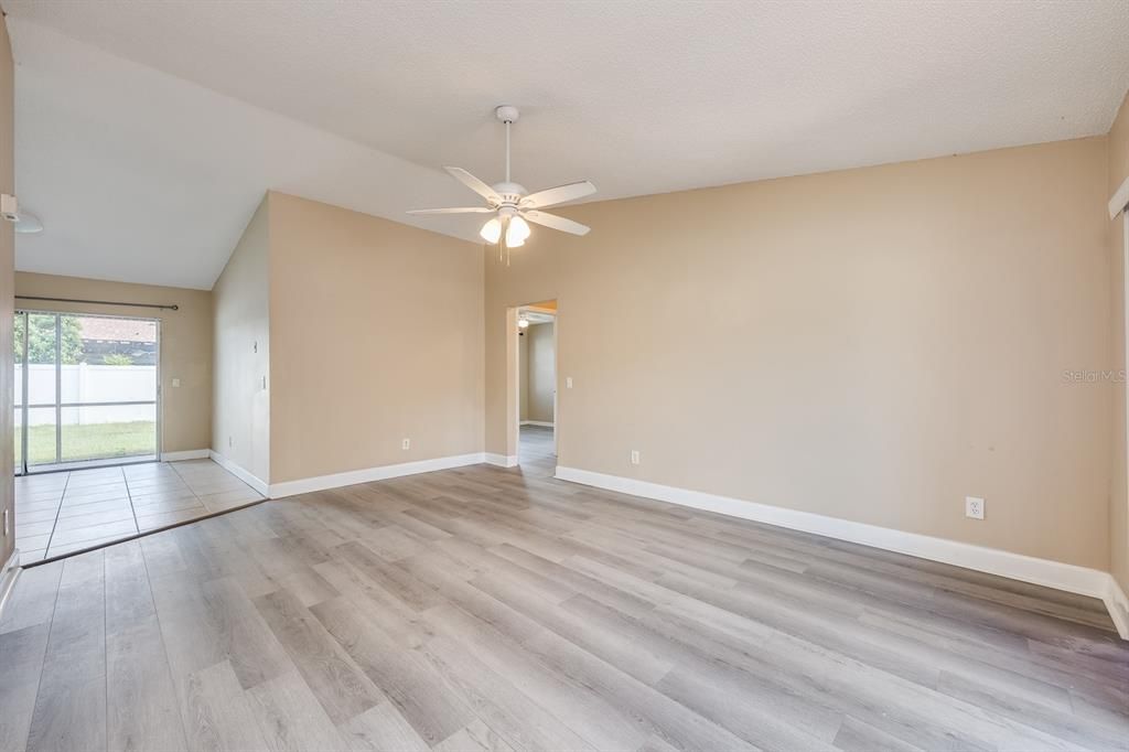 Active With Contract: $250,000 (3 beds, 2 baths, 1050 Square Feet)