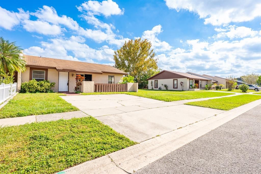 Active With Contract: $250,000 (3 beds, 2 baths, 1050 Square Feet)