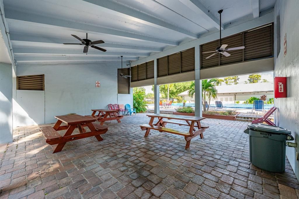 Active With Contract: $250,000 (3 beds, 2 baths, 1050 Square Feet)