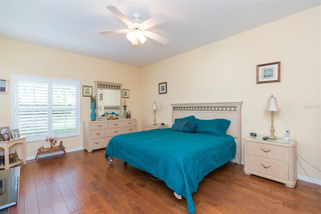 Activo con contrato: $370,000 (3 camas, 2 baños, 1852 Pies cuadrados)