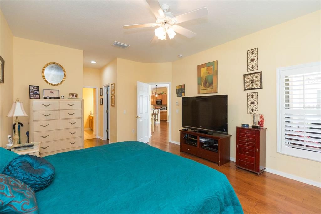 Activo con contrato: $370,000 (3 camas, 2 baños, 1852 Pies cuadrados)