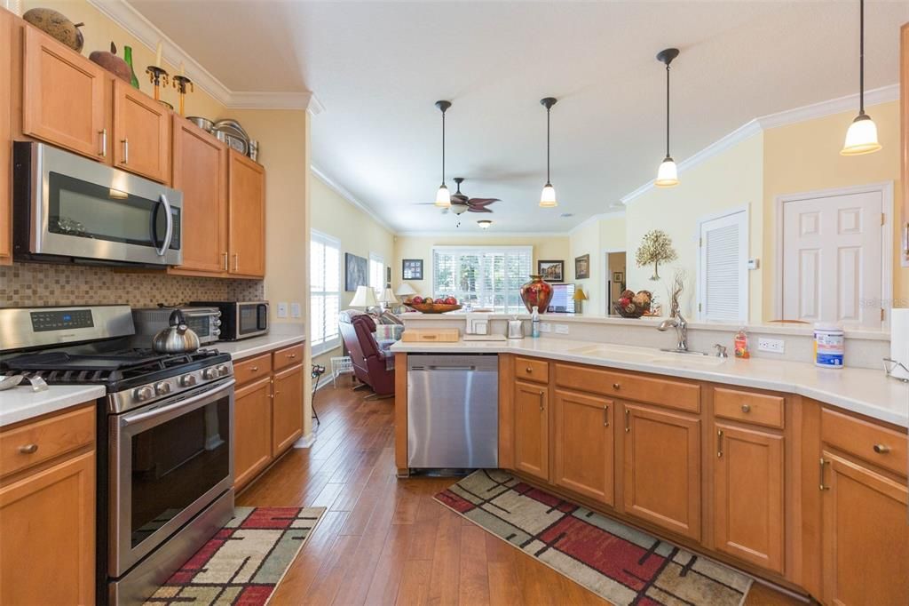 Activo con contrato: $370,000 (3 camas, 2 baños, 1852 Pies cuadrados)