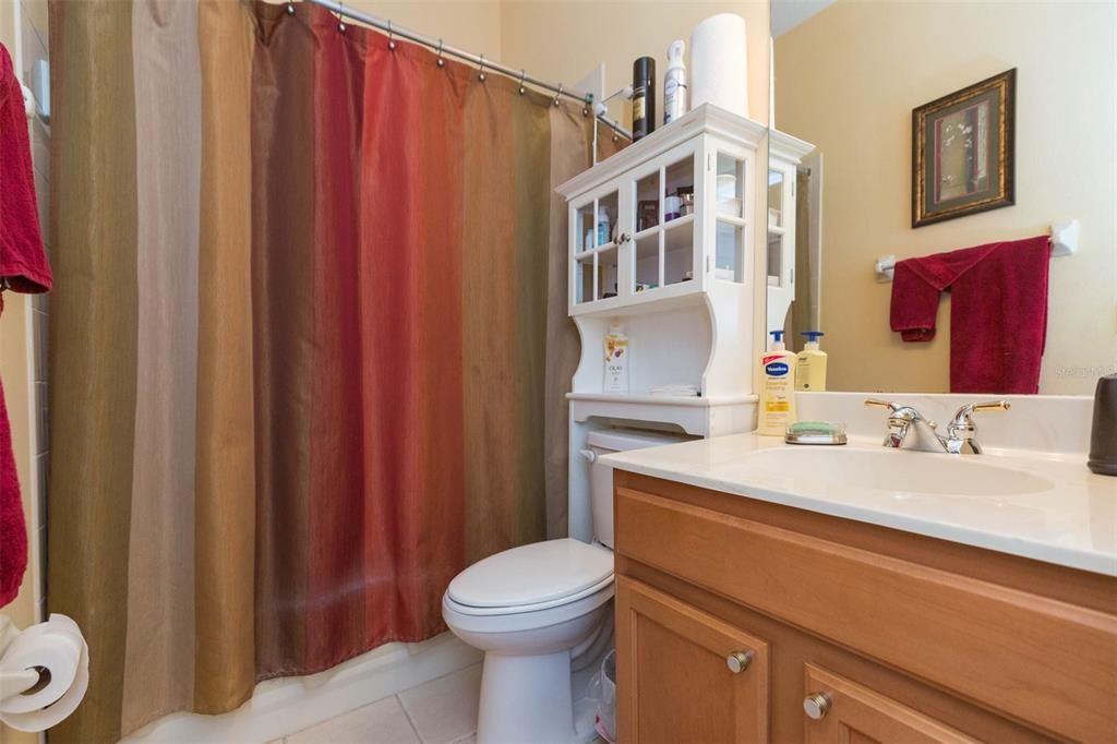 Activo con contrato: $370,000 (3 camas, 2 baños, 1852 Pies cuadrados)