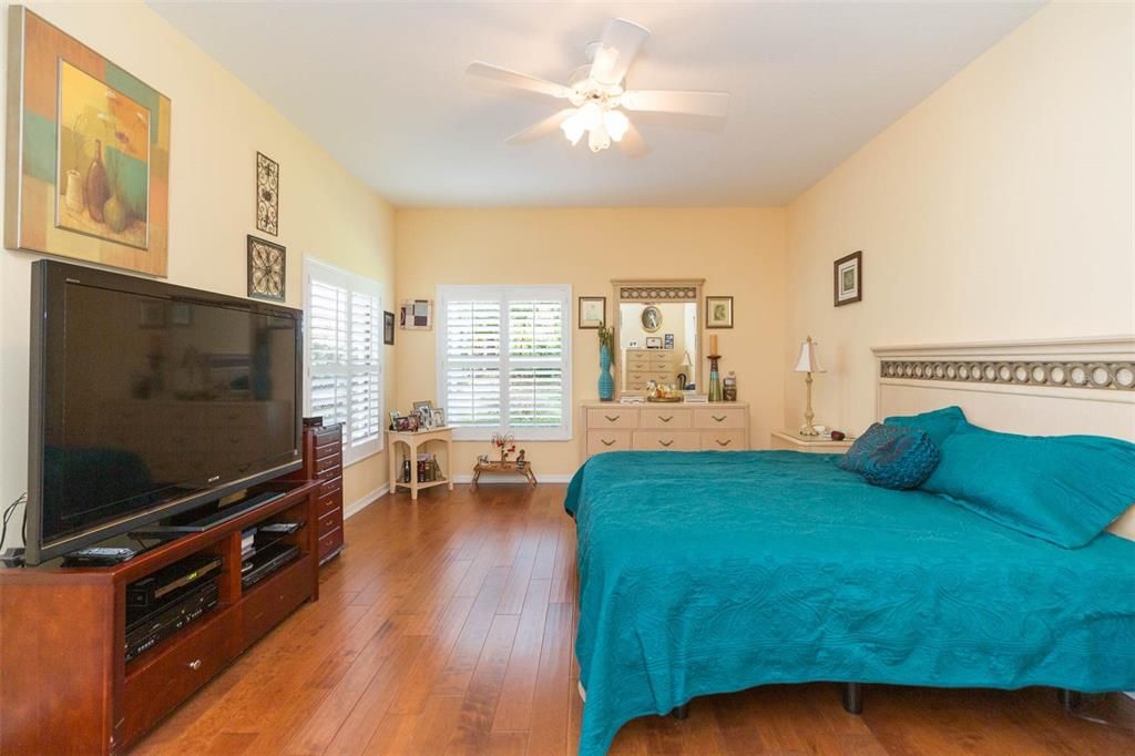 Activo con contrato: $370,000 (3 camas, 2 baños, 1852 Pies cuadrados)