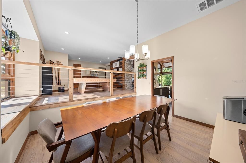 Activo con contrato: $525,000 (4 camas, 2 baños, 2306 Pies cuadrados)